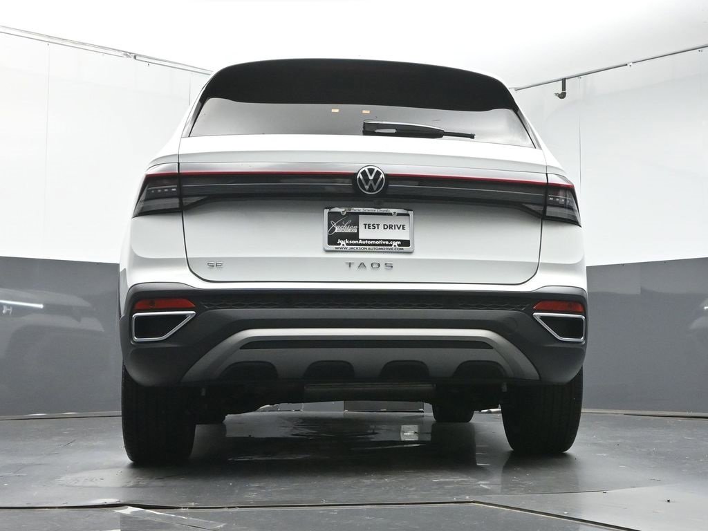 Used 2025 Volkswagen Taos SE image 14