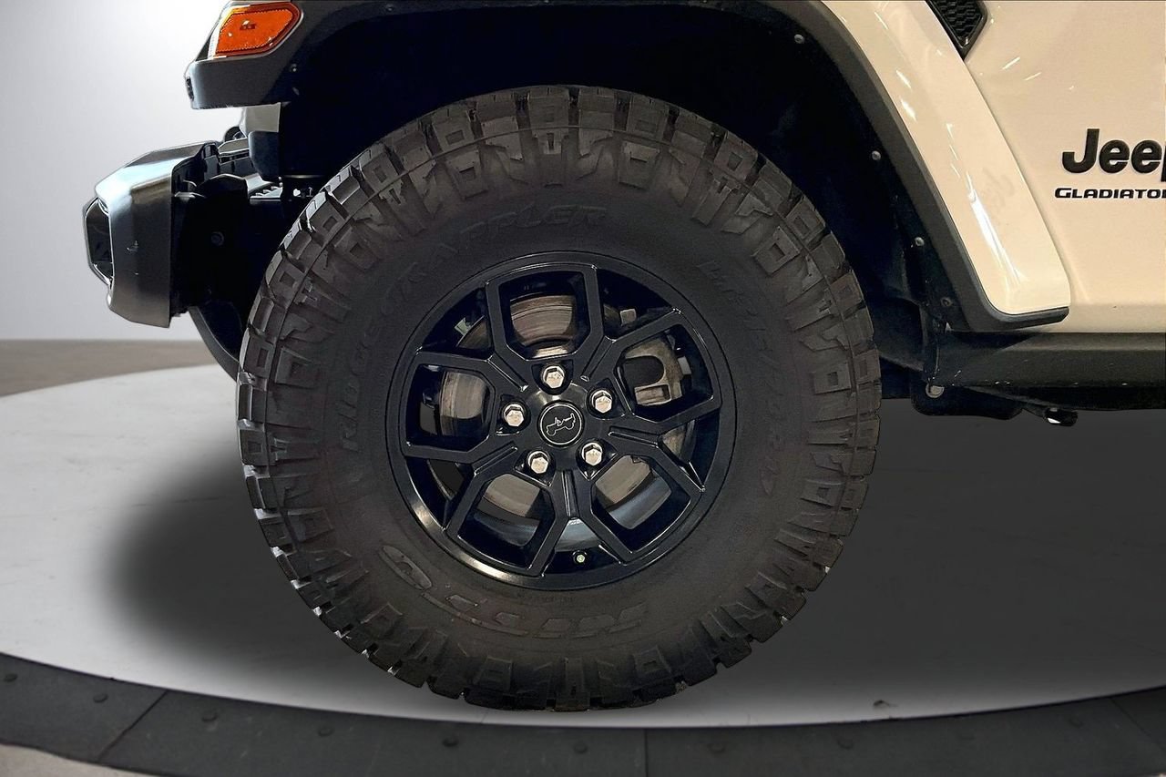 Certified 2024 Jeep Gladiator Sport AWD/4WD image 31