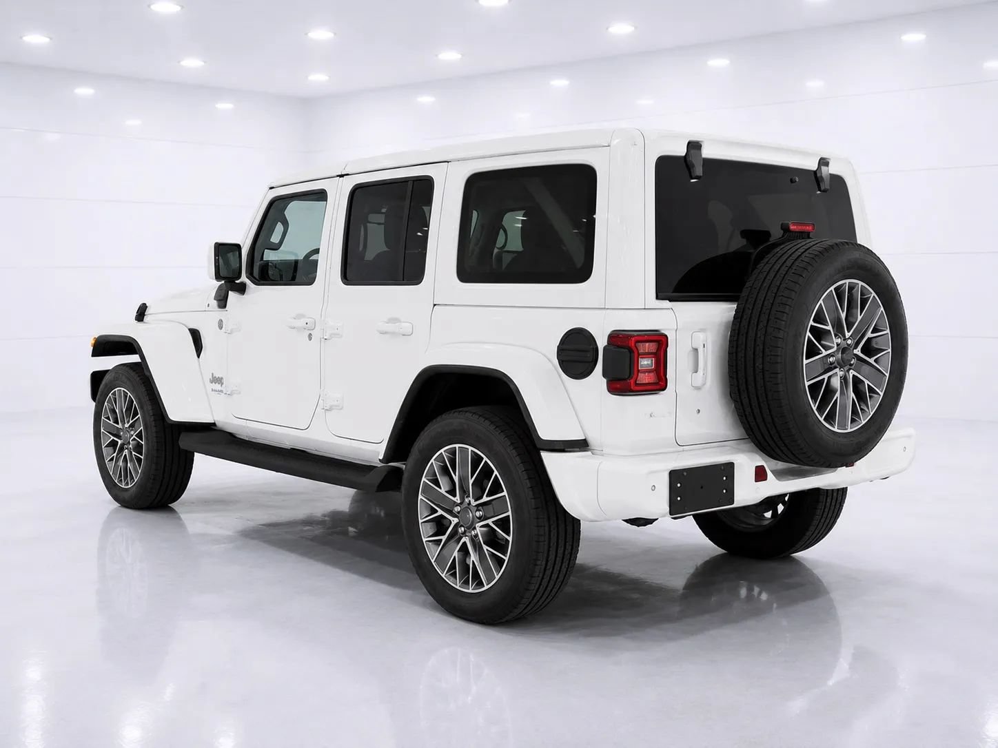 Used 2023 Jeep Wrangler Unlimited Sahara AWD/4WD image 3