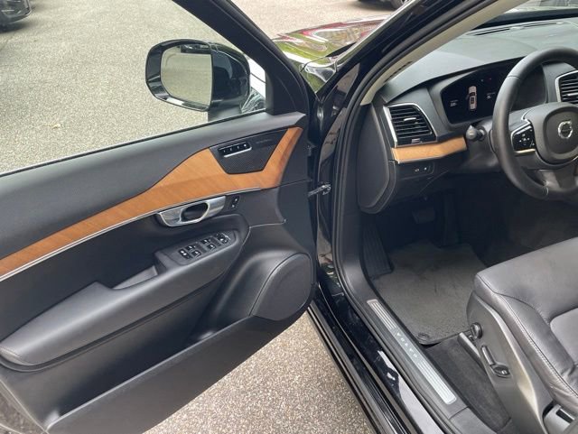 Certified 2025 Volvo XC90 T8 Plus AWD/4WD image 11