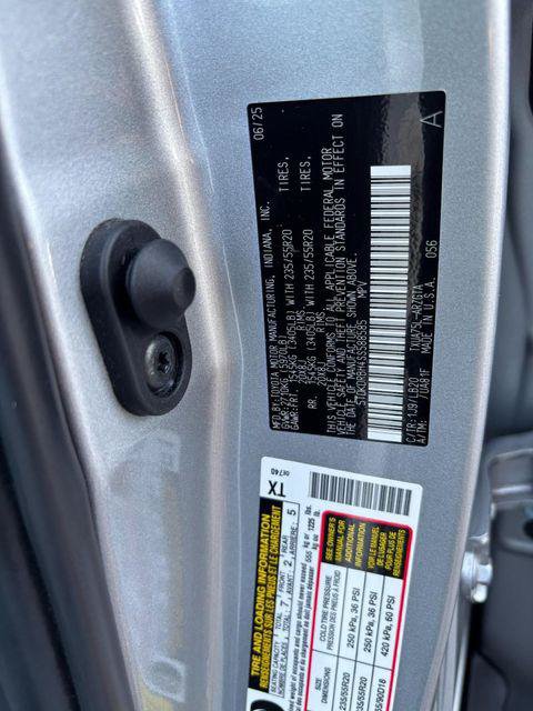 Certified 2025 Toyota Highlander Limited AWD/4WD image 17