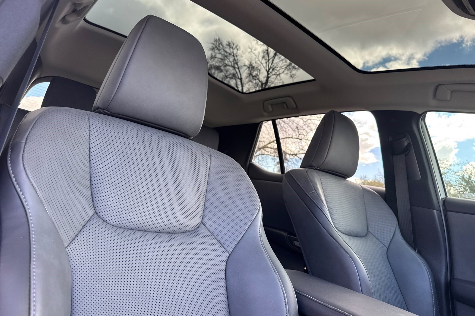 Used 2023 Lexus RZ 450e Premium w/ Technology Package image 21