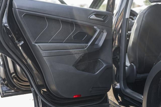 Used 2022 Volkswagen Tiguan SE w/ Panoramic Sunroof Package image 34