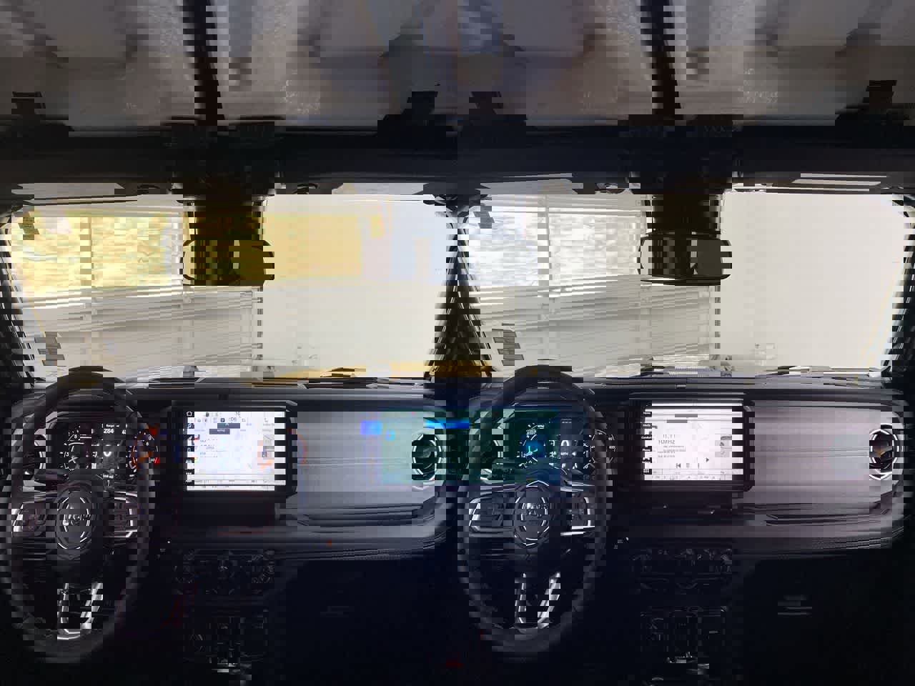 Used 2025 Jeep Wrangler Sahara image 12