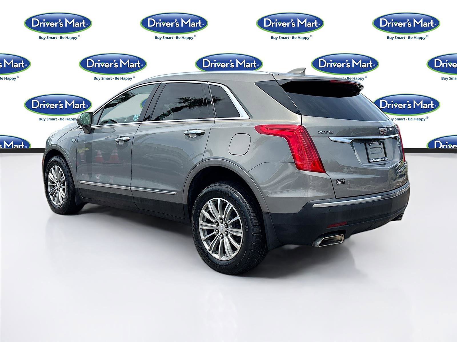 Used 2018 Cadillac XT5 Luxury w/ Driver Awareness Package image 6