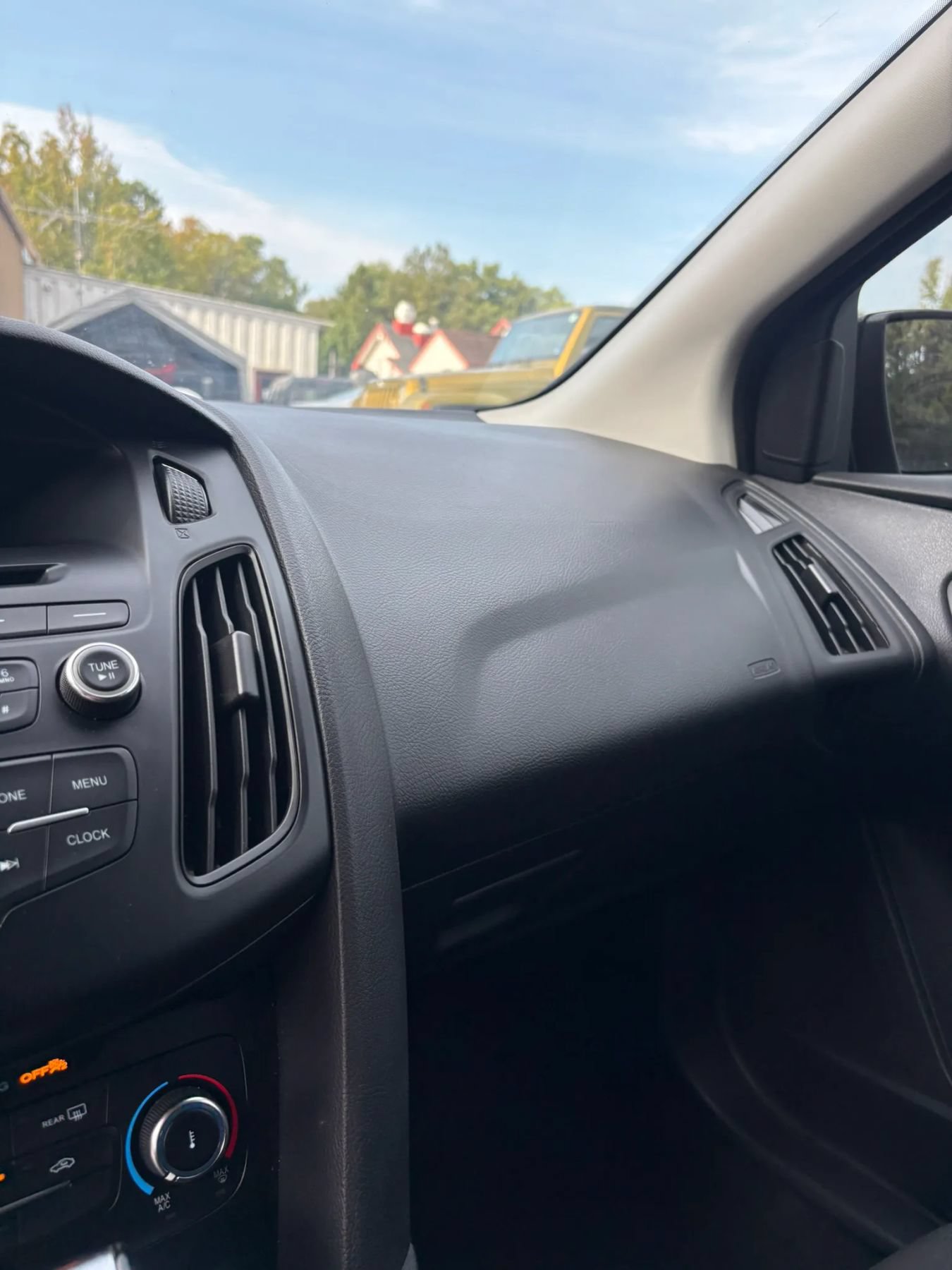 Used 2015 Ford Focus SE w/ SE Sport Package FWD image 33