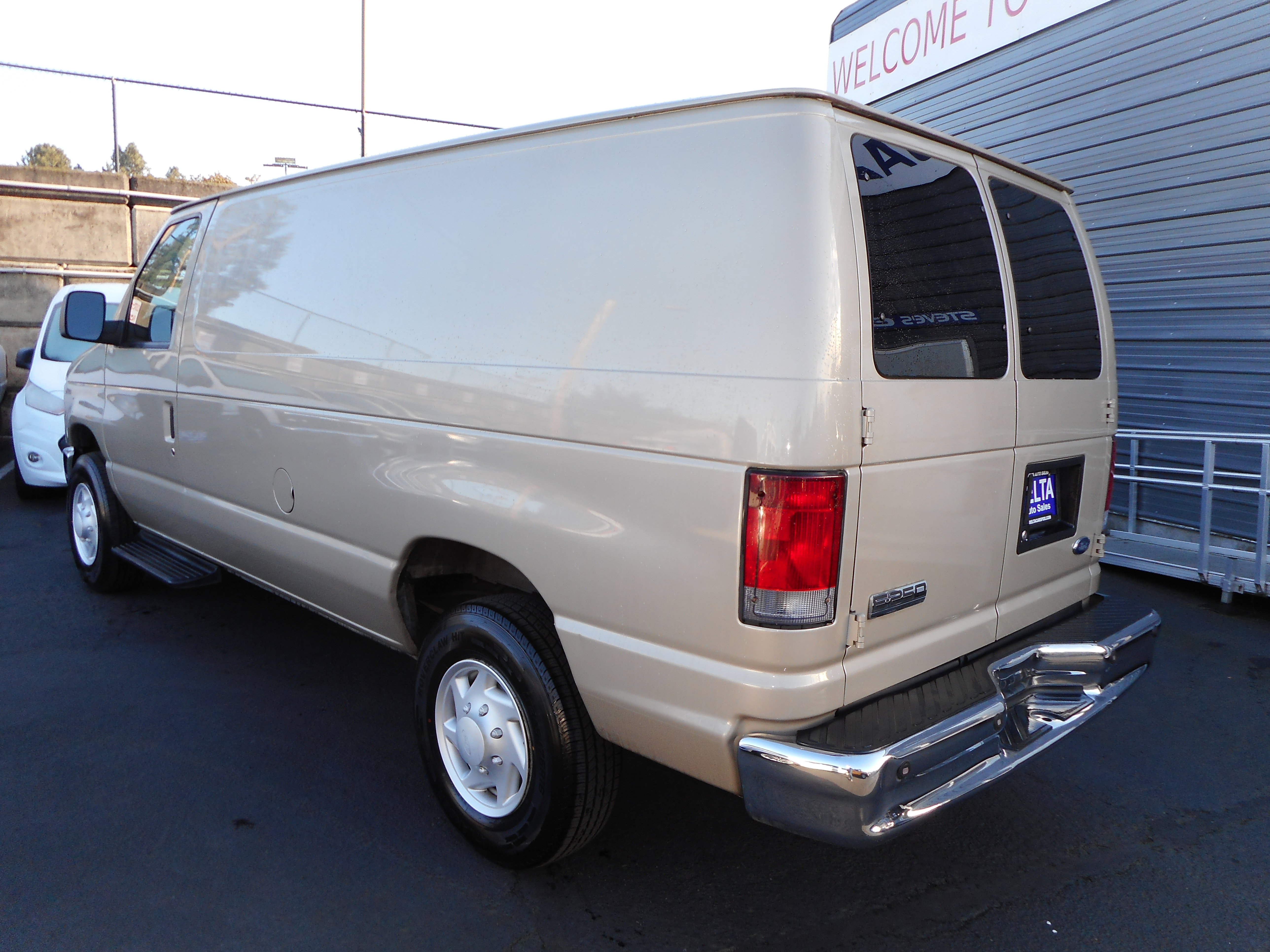 Used 2008 Ford E-250 and Econoline 250 RWD image 10