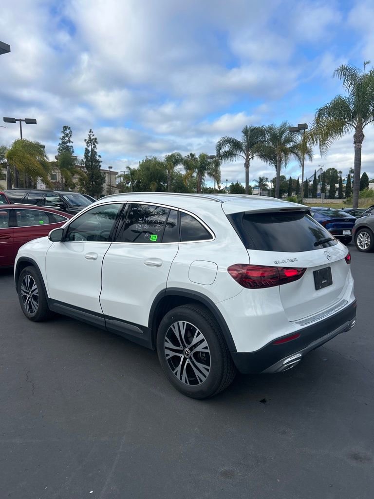 Used 2025 Mercedes-Benz GLA 250 4MATIC image 7