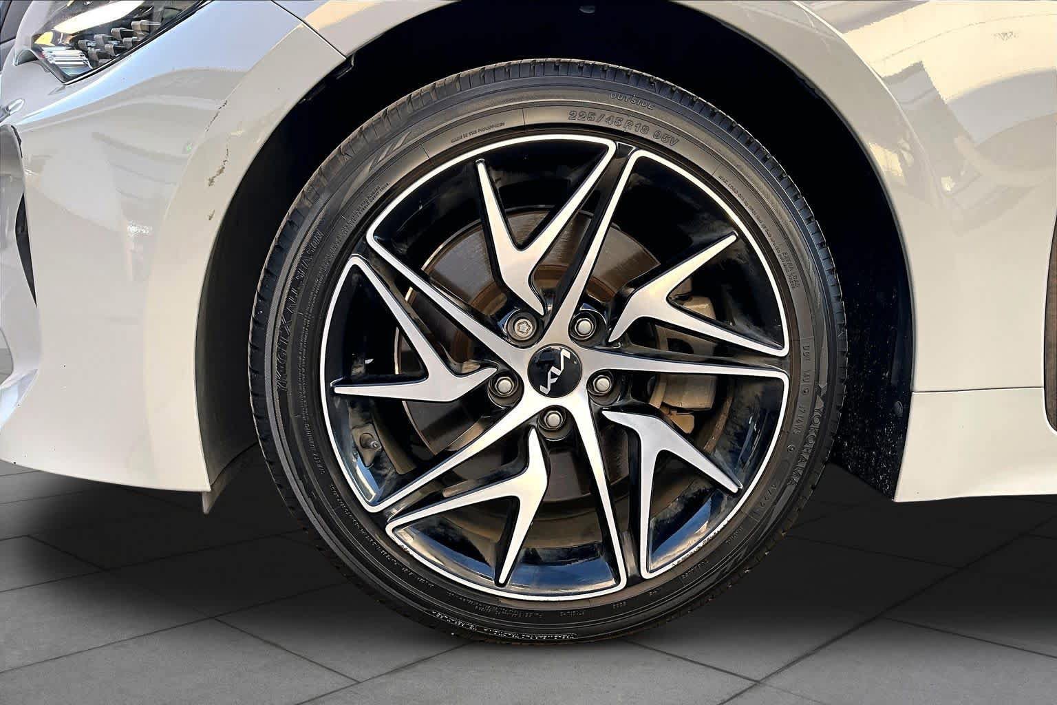 Used 2022 Kia Stinger GT-Line RWD image 11