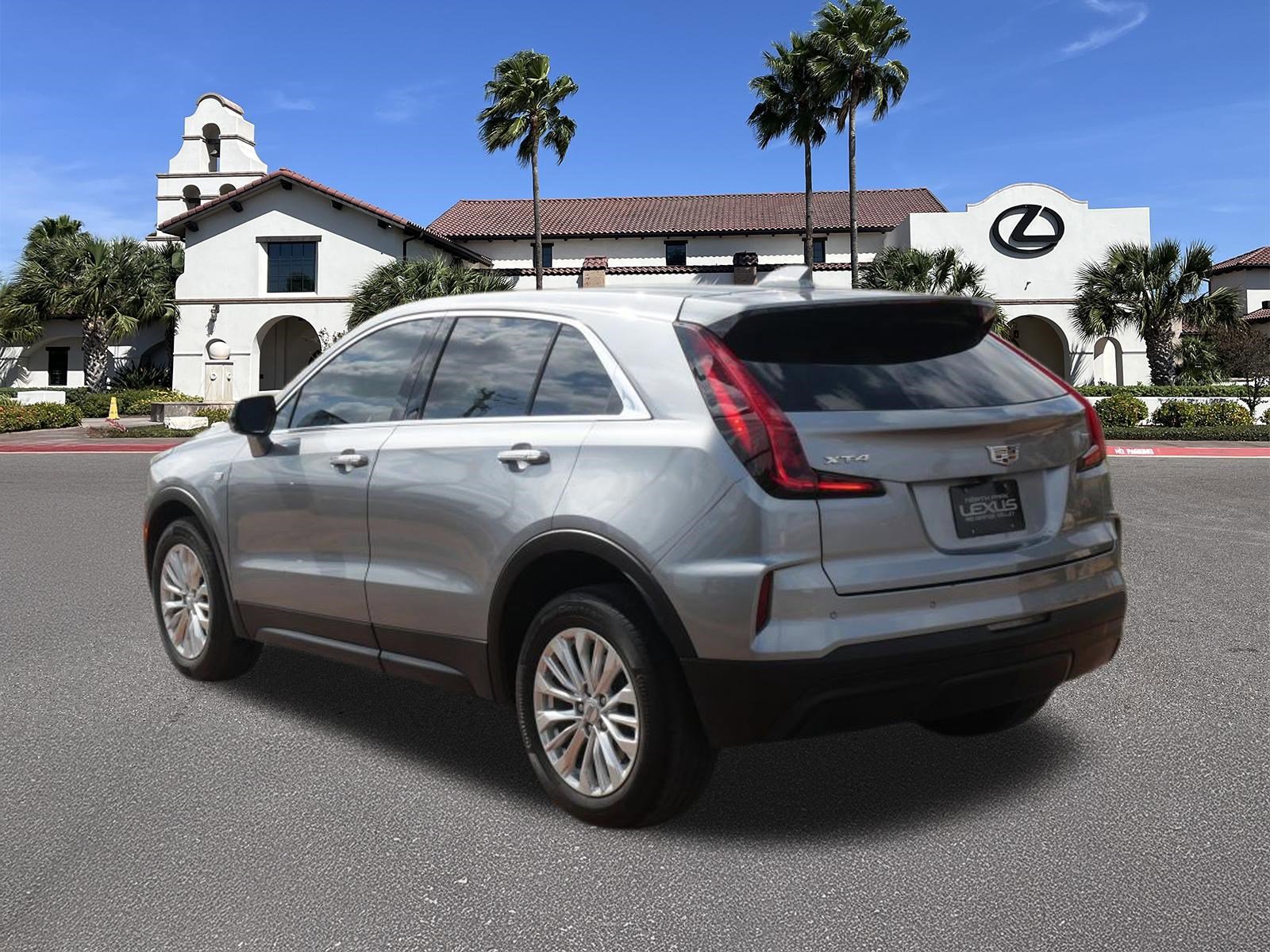 Used 2024 Cadillac XT4 Luxury image 4