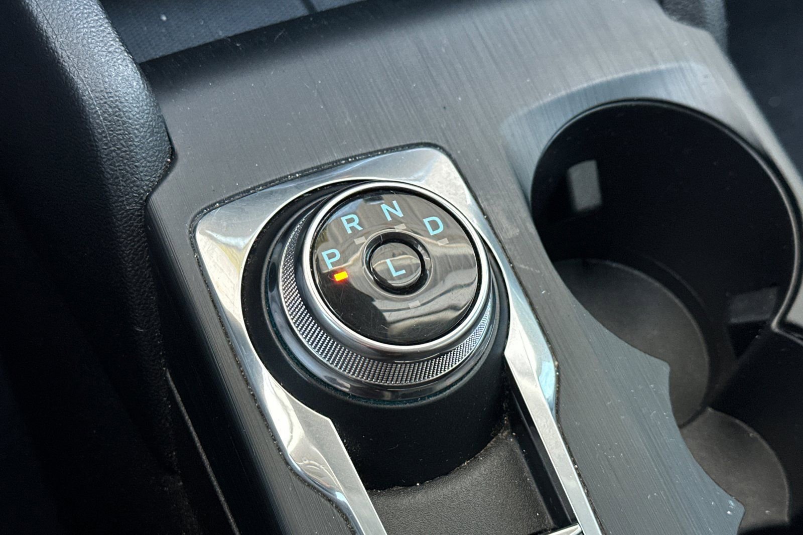 Used 2022 Ford Escape SE w/ SE Sport Appearance Package FWD image 18