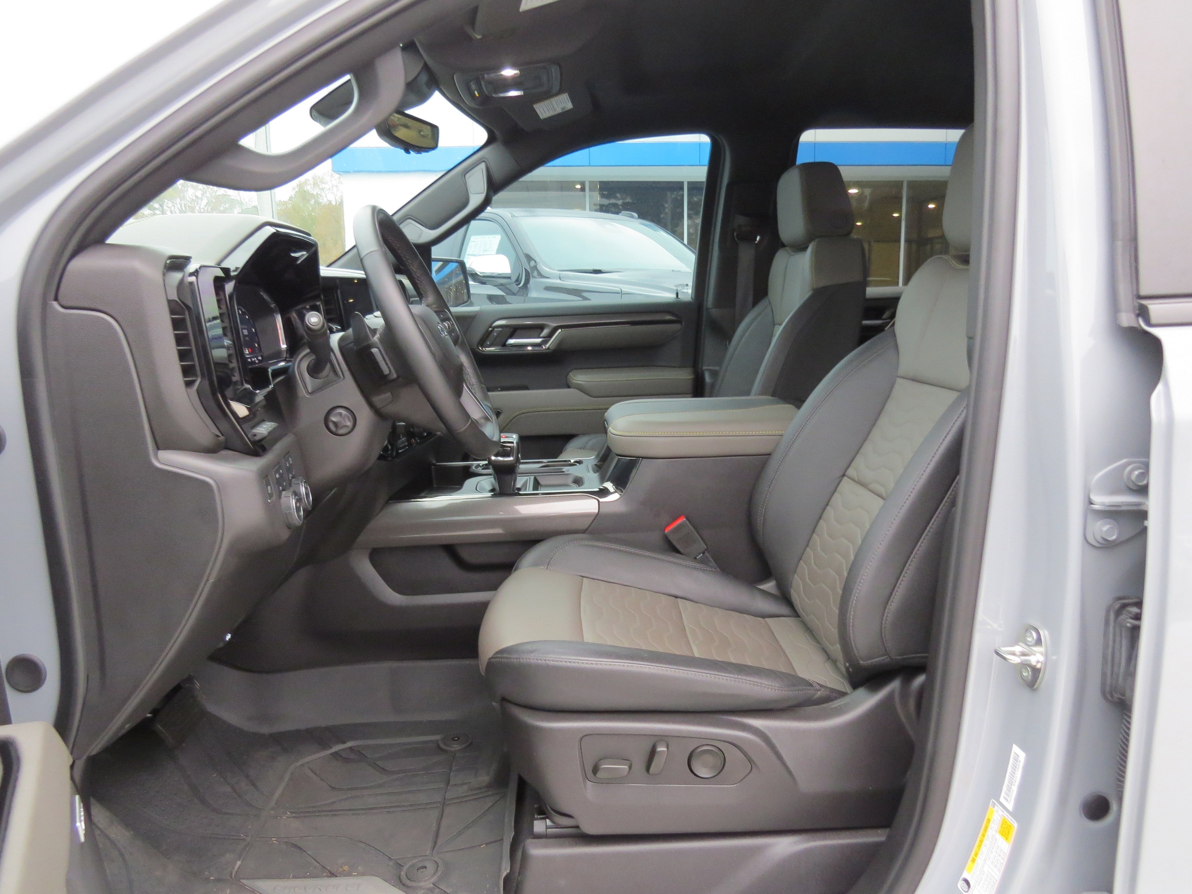 Used 2024 Chevrolet Silverado 1500 ZR2 w/ Technology Package AWD/4WD image 15