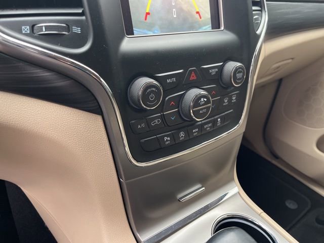 Used 2021 Jeep Grand Cherokee Laredo image 25