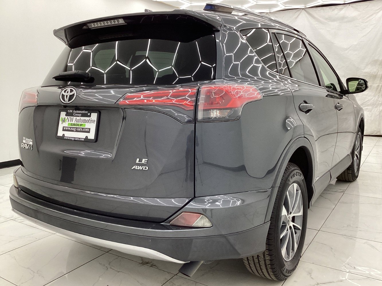 Used 2018 Toyota RAV4 LE image 8