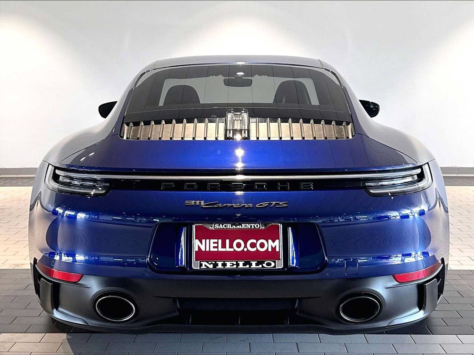 Used 2022 Porsche 911 Carrera GTS w/ Premium Package RWD image 10