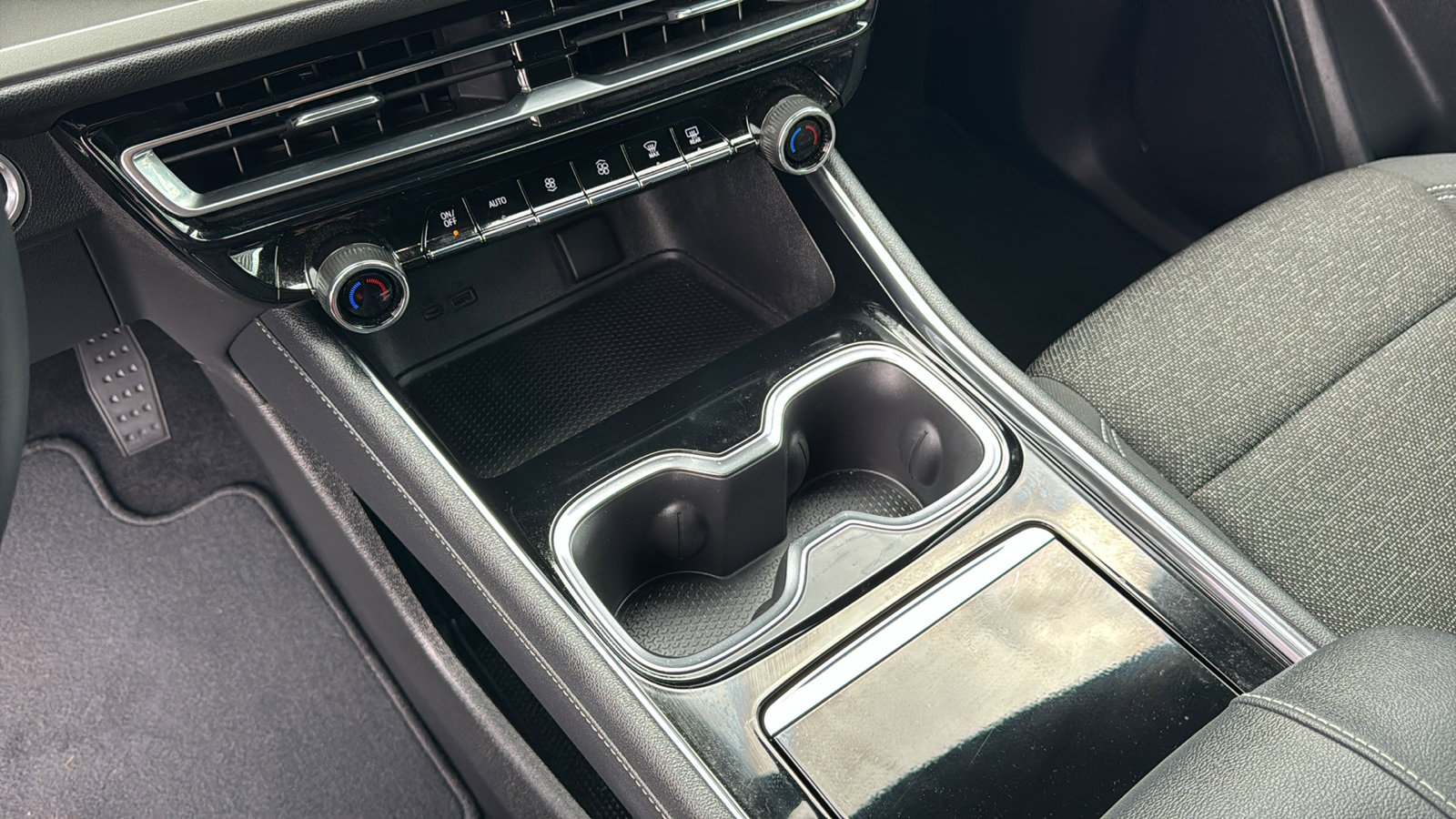 Used 2024 Chevrolet Traverse LS w/ Midnight/Sport Edition image 36