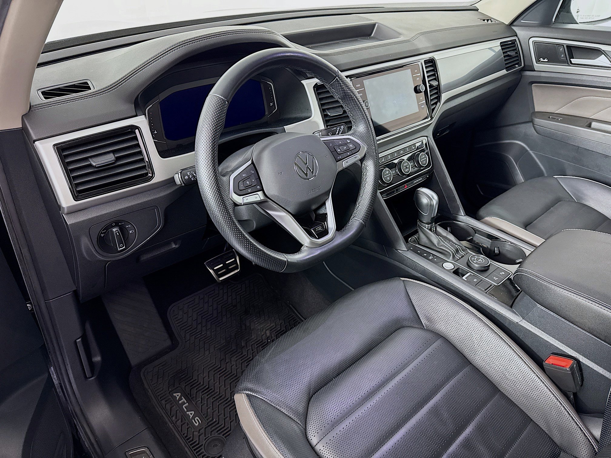 Used 2023 Volkswagen Atlas SEL Premium image 9