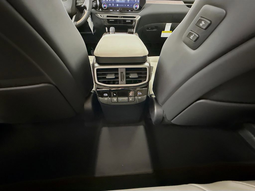 New 2026 Lexus RX 450h AWD image 18