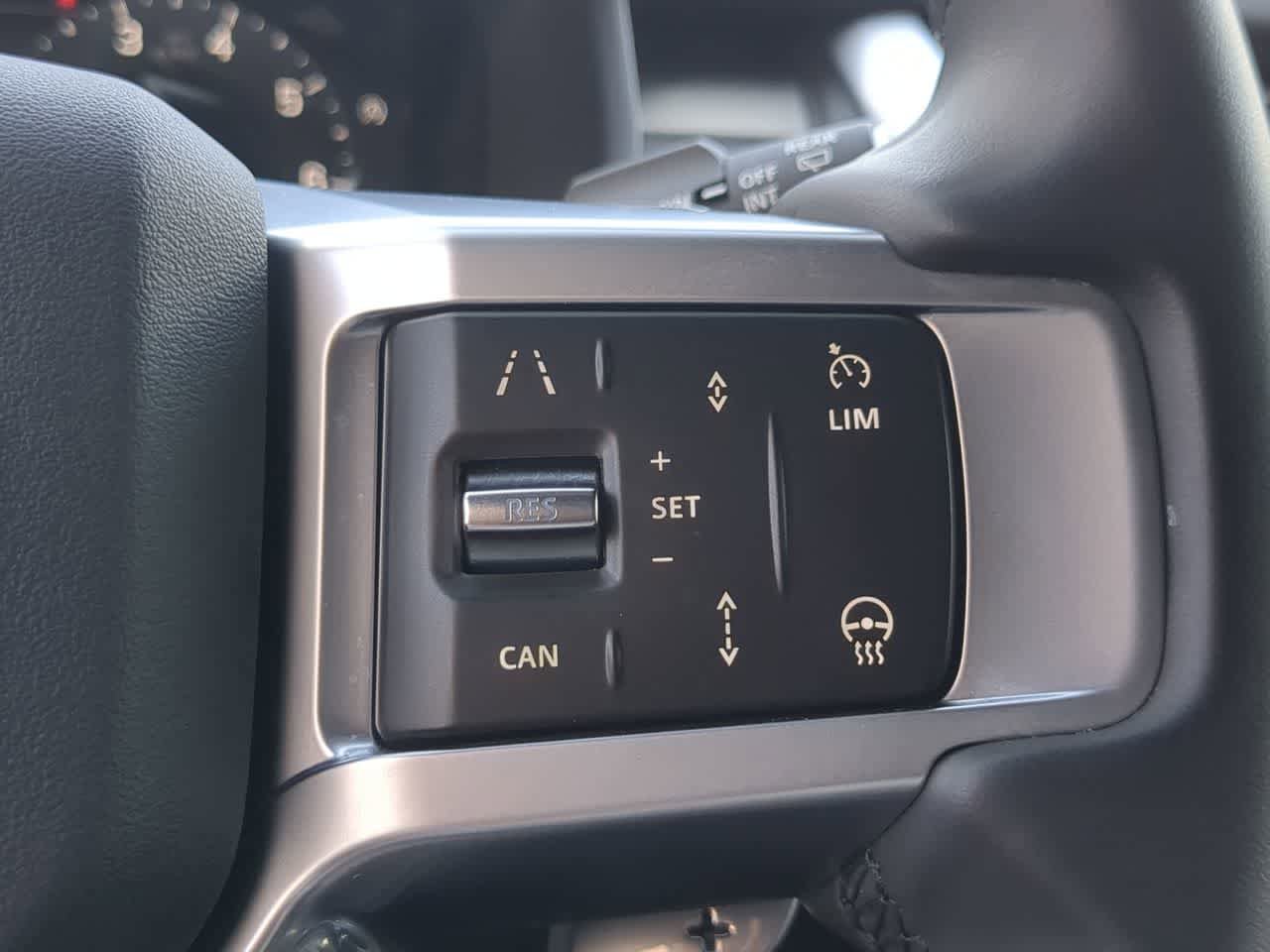 Used 2025 Land Rover Discovery Dynamic SE AWD/4WD image 26