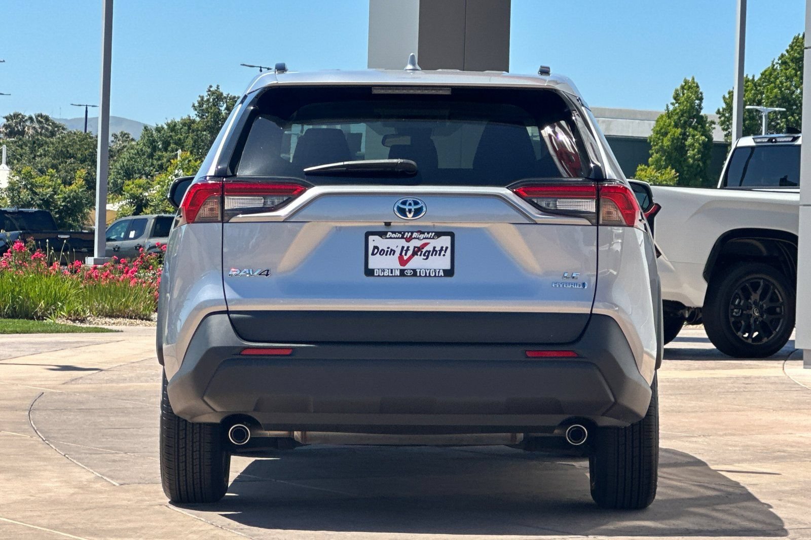 Used 2023 Toyota RAV4 LE AWD/4WD image 6