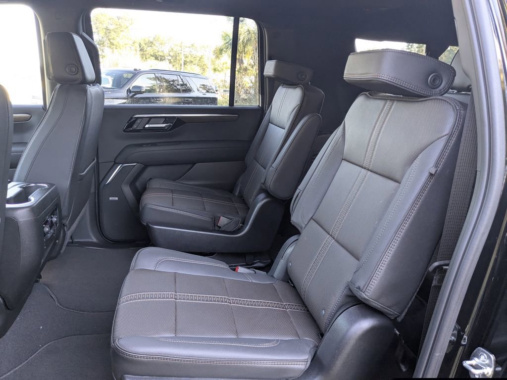 New 2025 Chevrolet Suburban High Country image 14