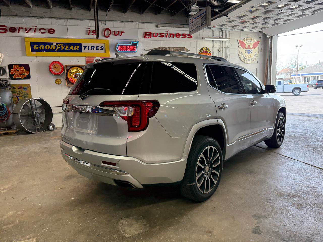 Used 2020 GMC Acadia Denali image 7