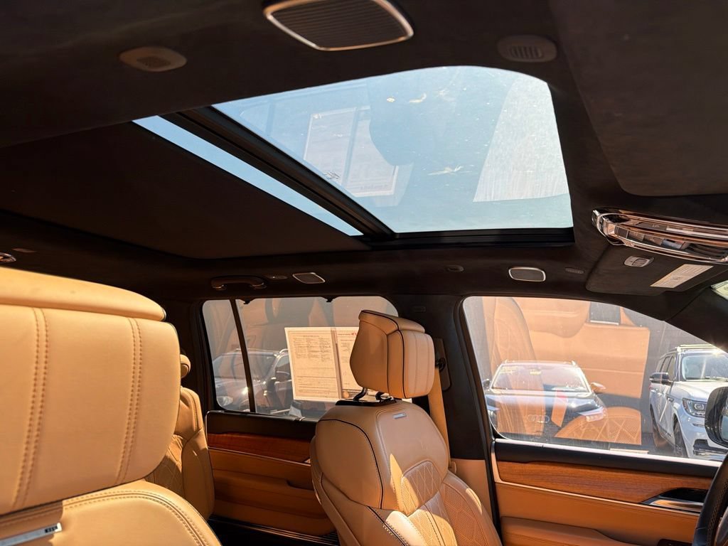 Used 2023 Jeep Grand Wagoneer L Series III AWD/4WD image 11