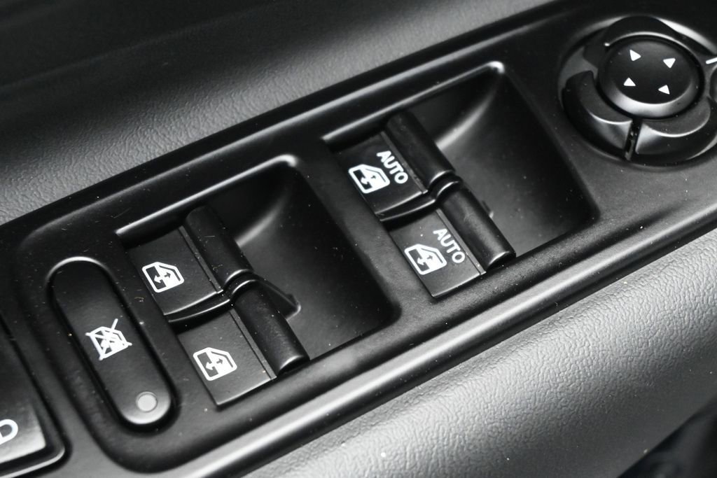 Used 2022 Jeep Renegade Altitude w/ Convenience Group AWD/4WD image 14