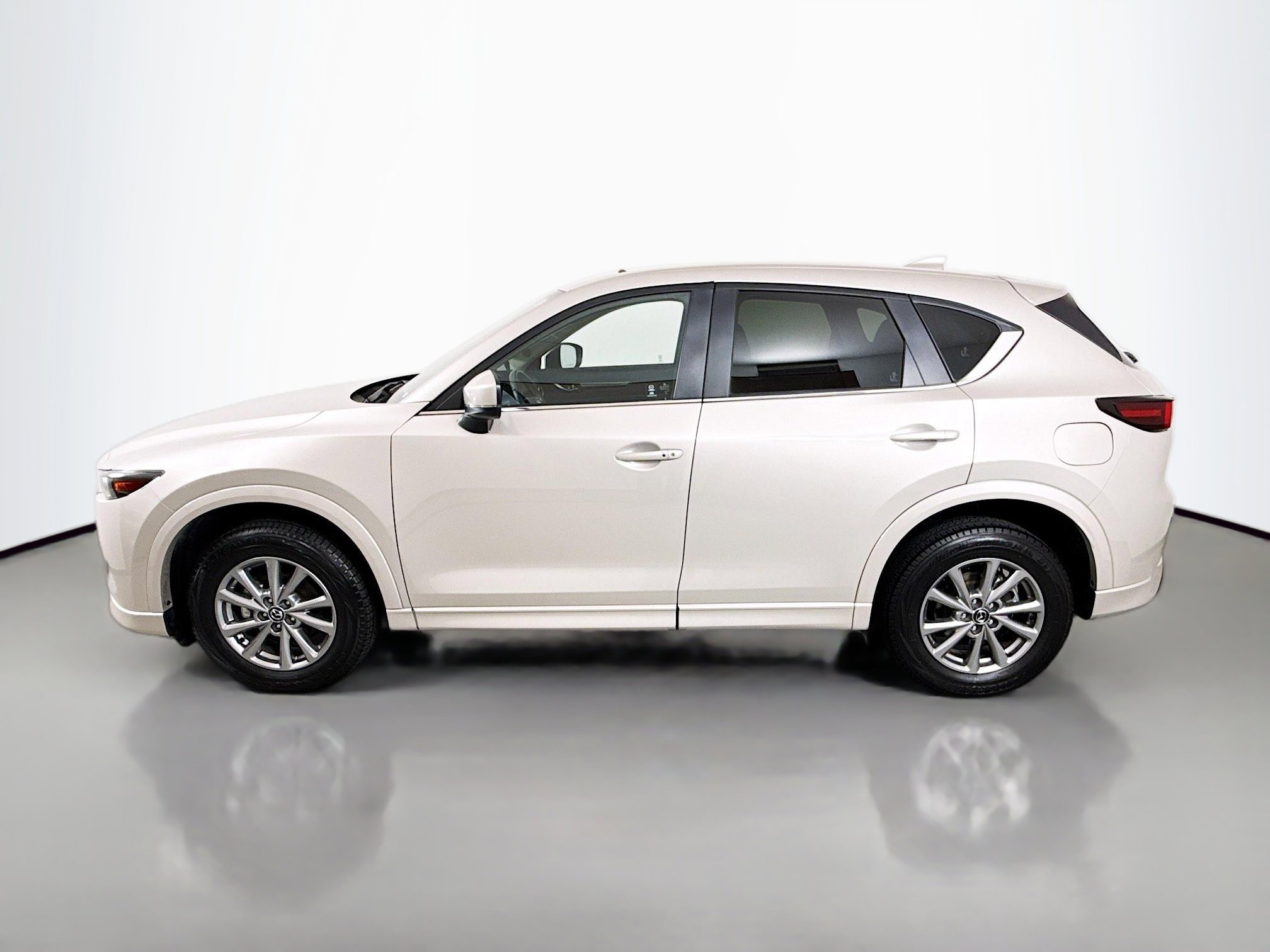 Used 2025 MAZDA CX-5 AWD 2.5 S w/ Preferred Package image 4
