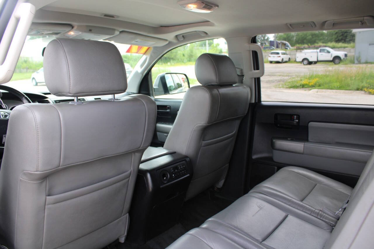 Used 2017 Toyota Sequoia SR5 AWD/4WD image 17