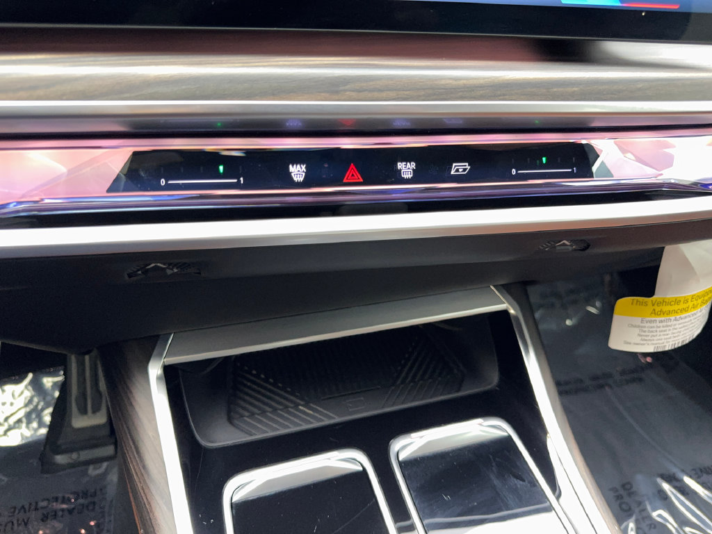 Used 2024 BMW i7 xDrive60 w/ Executive Package AWD/4WD image 65