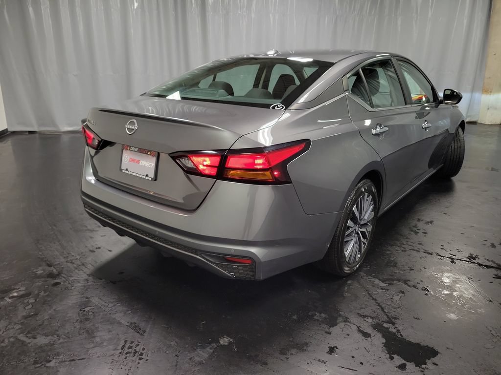 Used 2025 Nissan Altima 2.5 SV FWD image 8