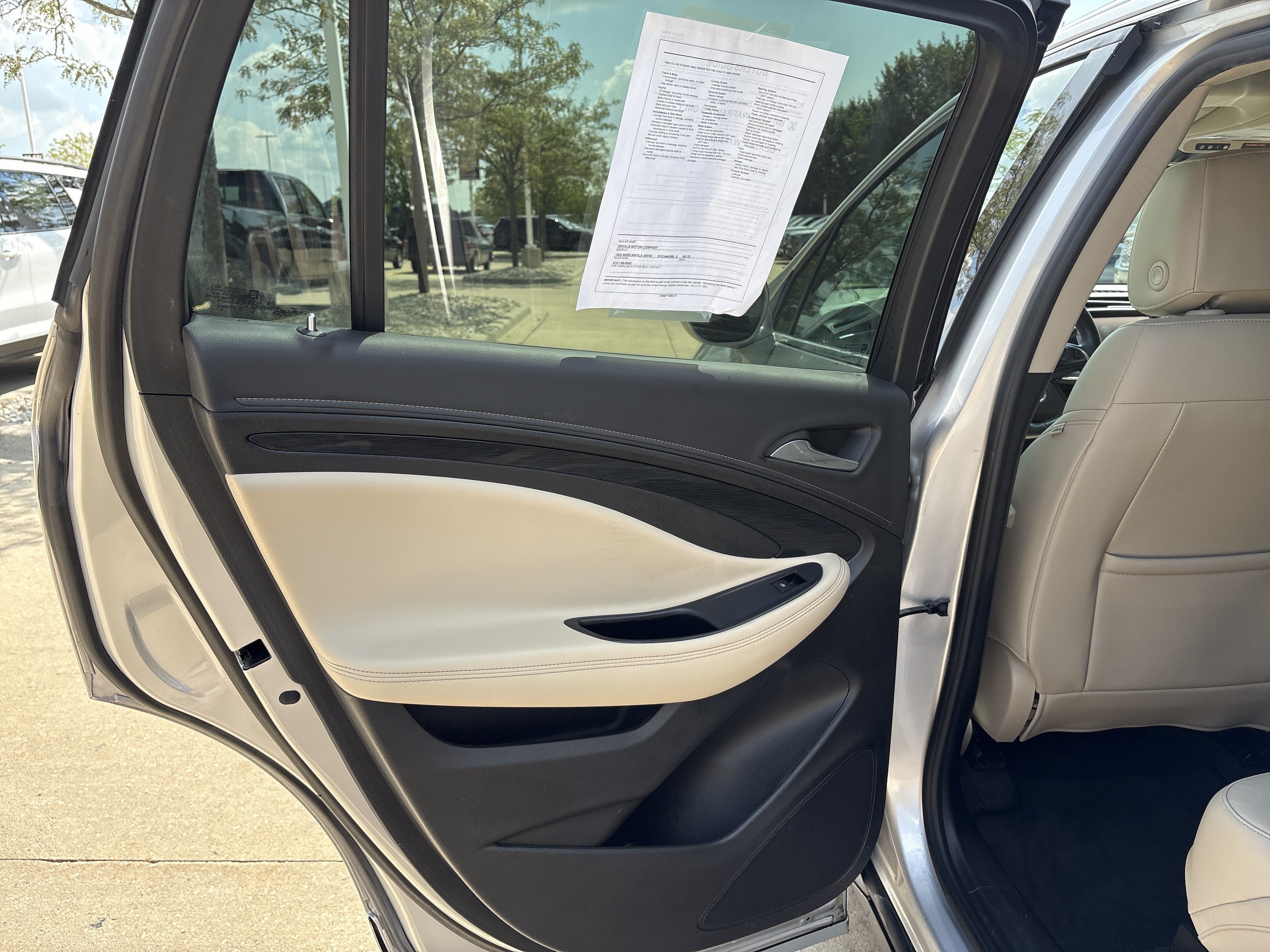 Used 2017 Buick Envision Essence FWD image 12