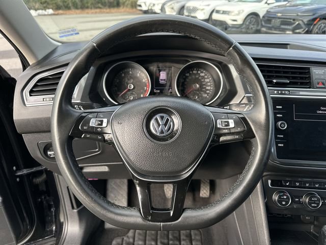 Used 2020 Volkswagen Tiguan SE w/ Panoramic Sunroof Package image 17