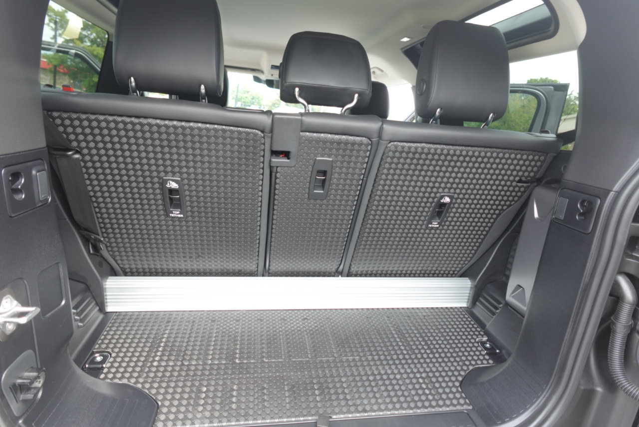 Used 2023 Land Rover Defender 90 S image 15