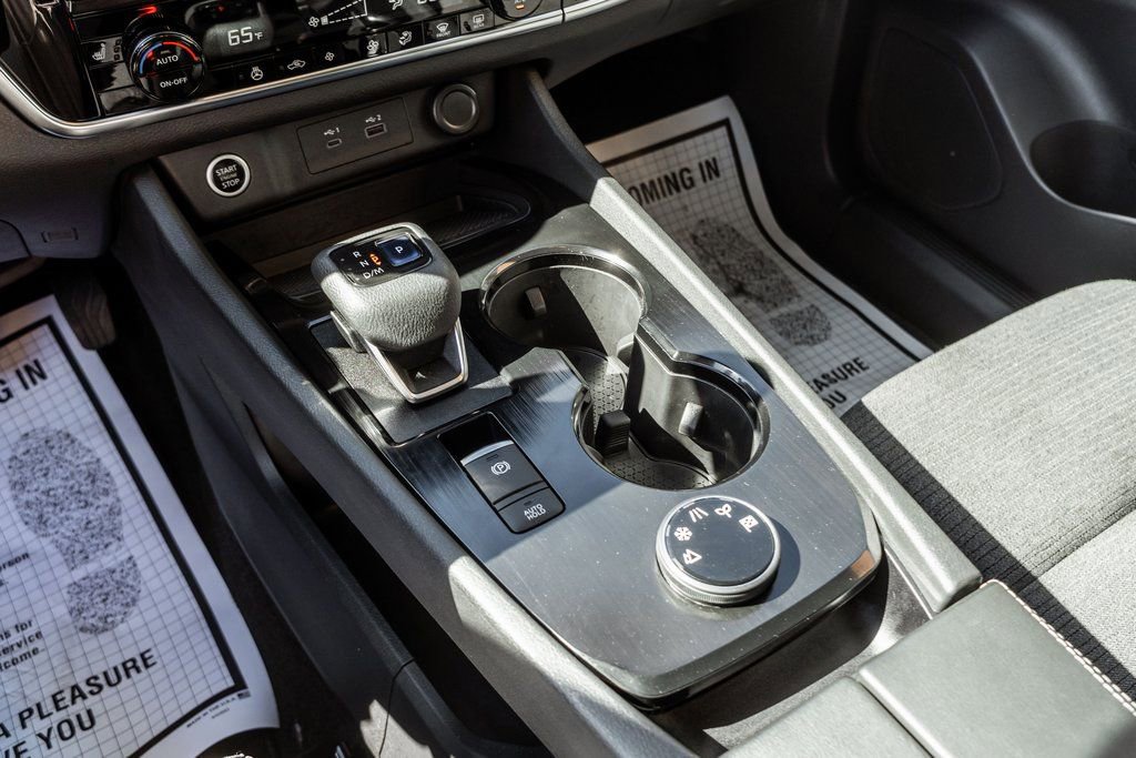 Used 2021 Nissan Rogue SV image 18