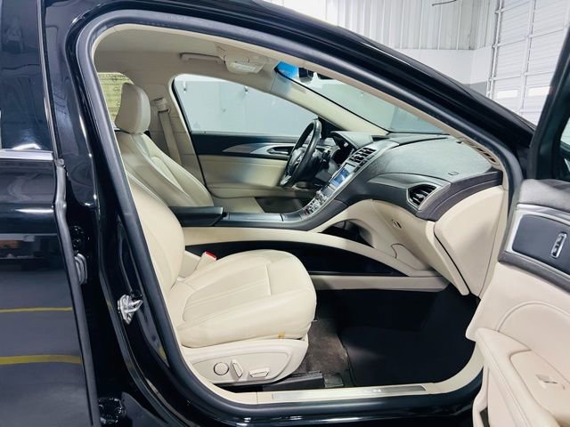 Used 2020 Lincoln MKZ AWD image 32