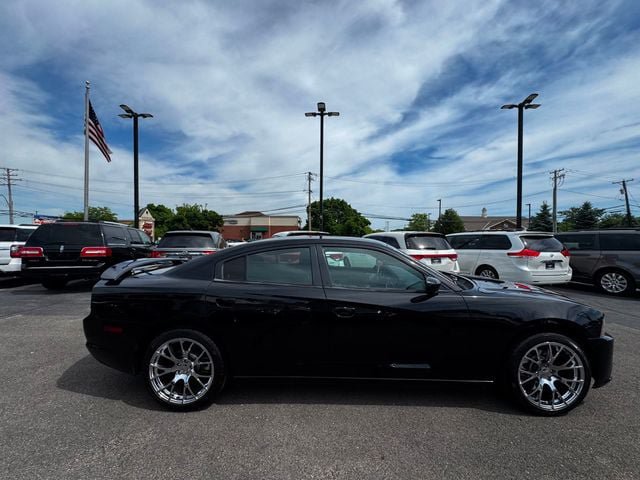 Used 2014 Dodge Charger SE RWD image 4