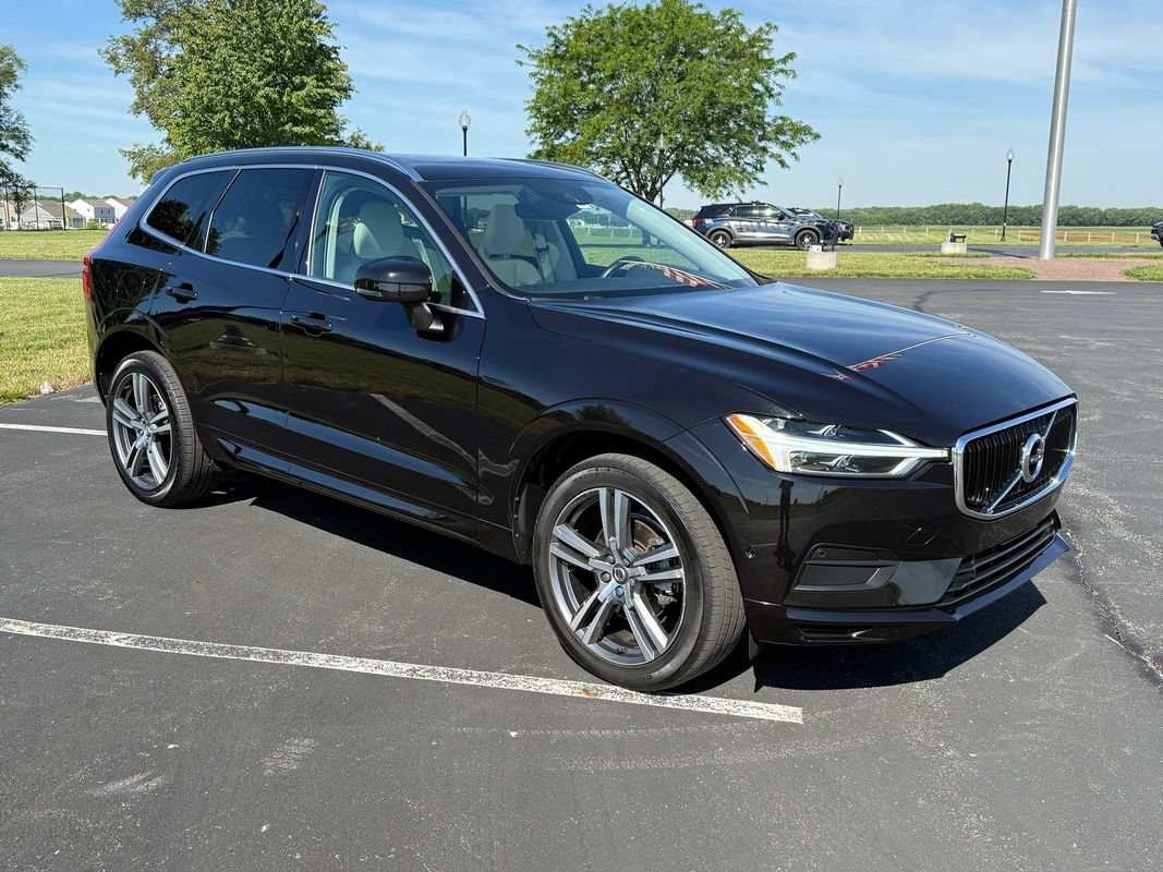 Used 2018 Volvo XC60 T5 Momentum w/ Vision Package AWD/4WD image 3