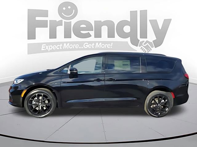 New 2026 Chrysler Pacifica Limited w/ S Appearance Package AWD/4WD image 2