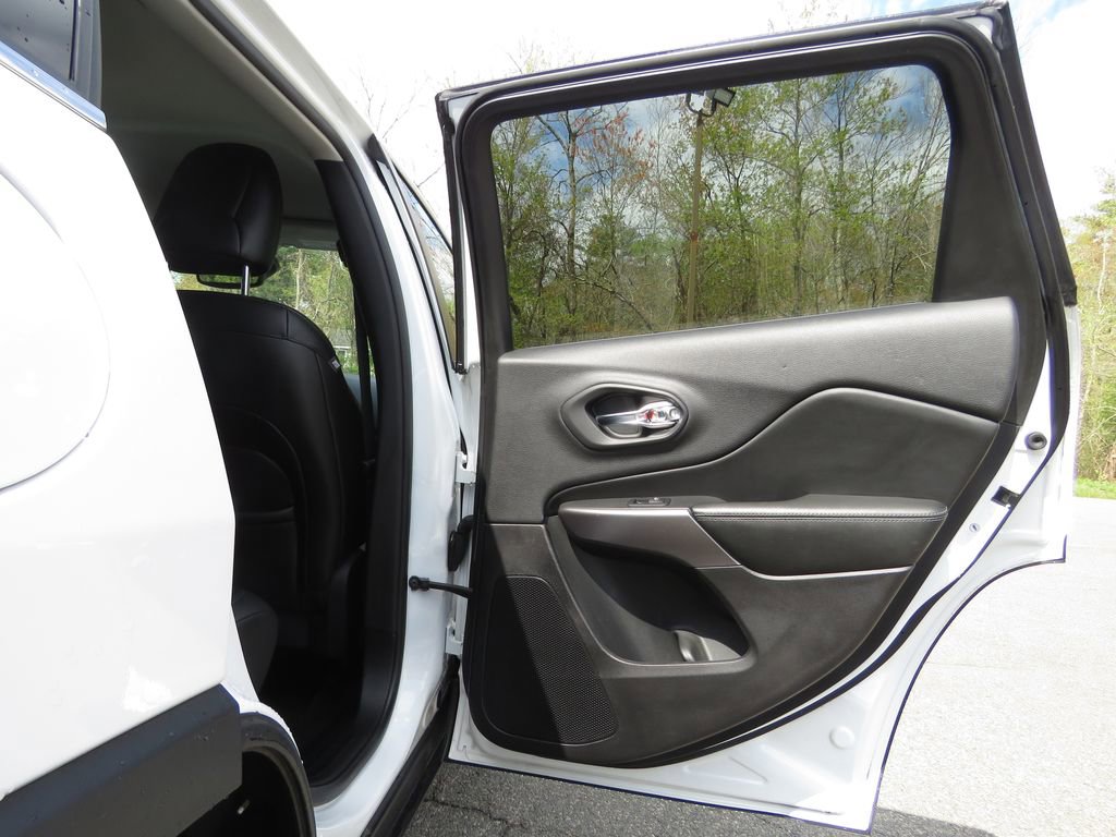 Used 2019 Jeep Cherokee Limited AWD/4WD image 15