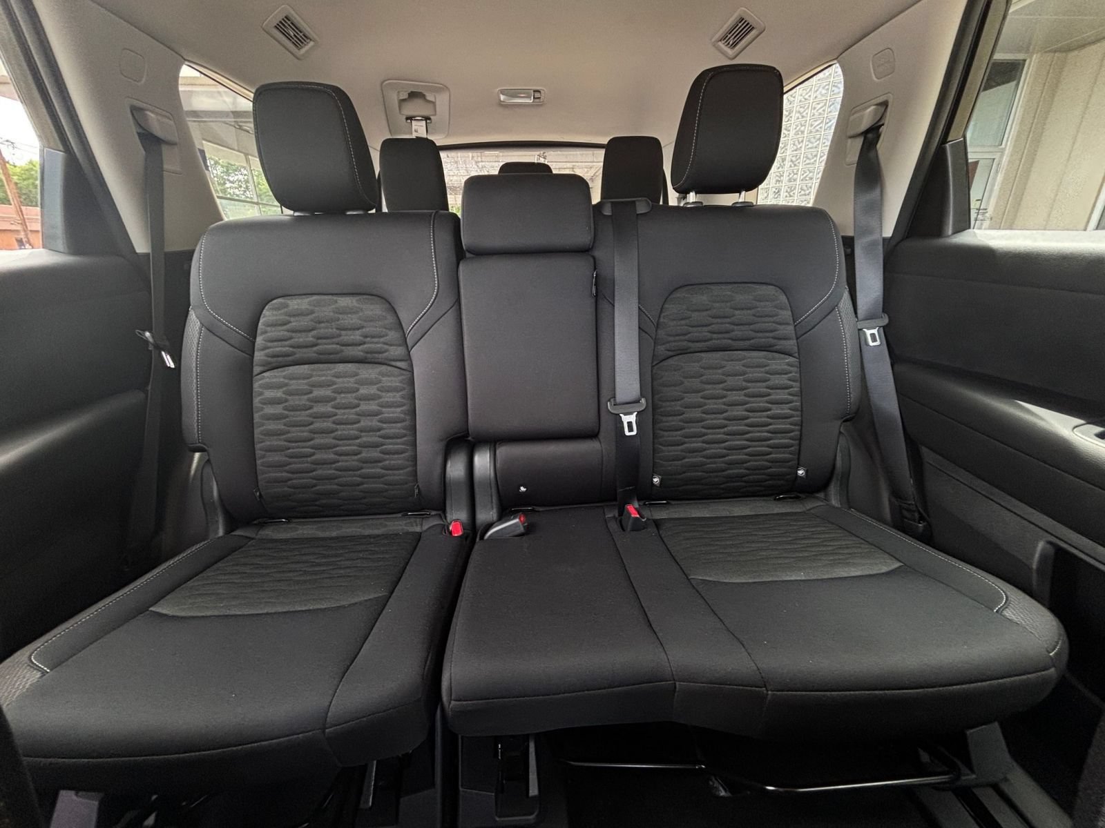Used 2025 Nissan Pathfinder SV FWD image 41
