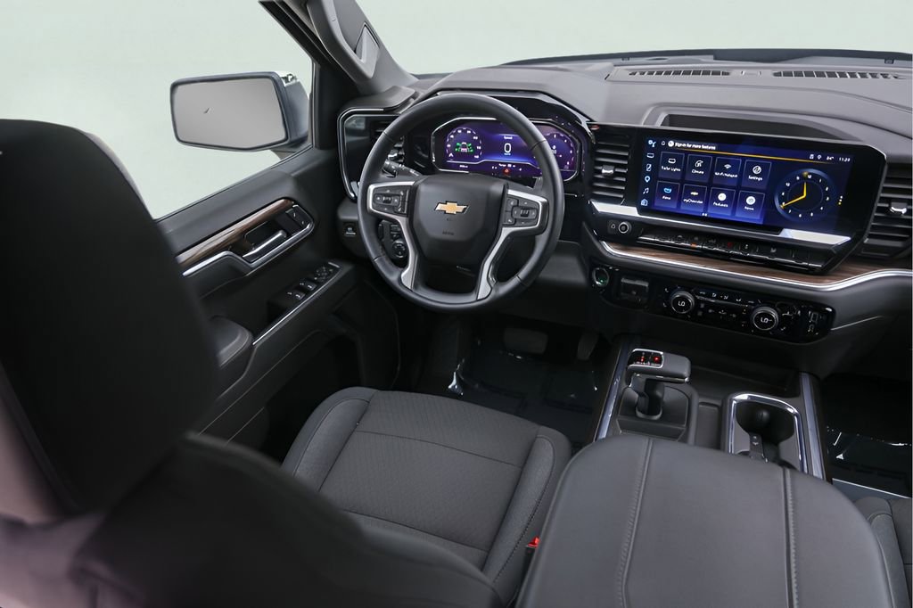 Used 2025 Chevrolet Silverado 1500 LT RWD image 30
