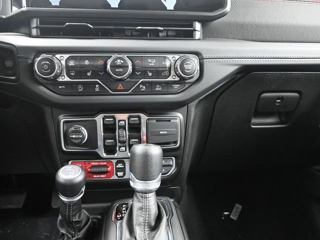 Used 2024 Jeep Wrangler Unlimited Rubicon w/ Technology Group image 13