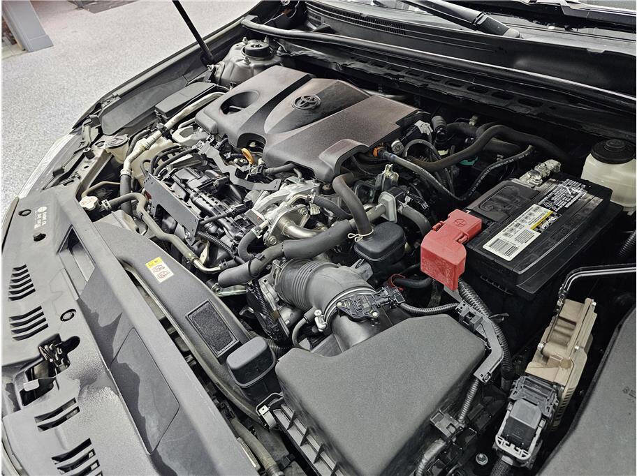 Used 2020 Toyota Camry XSE w/ Navigation Package image 17