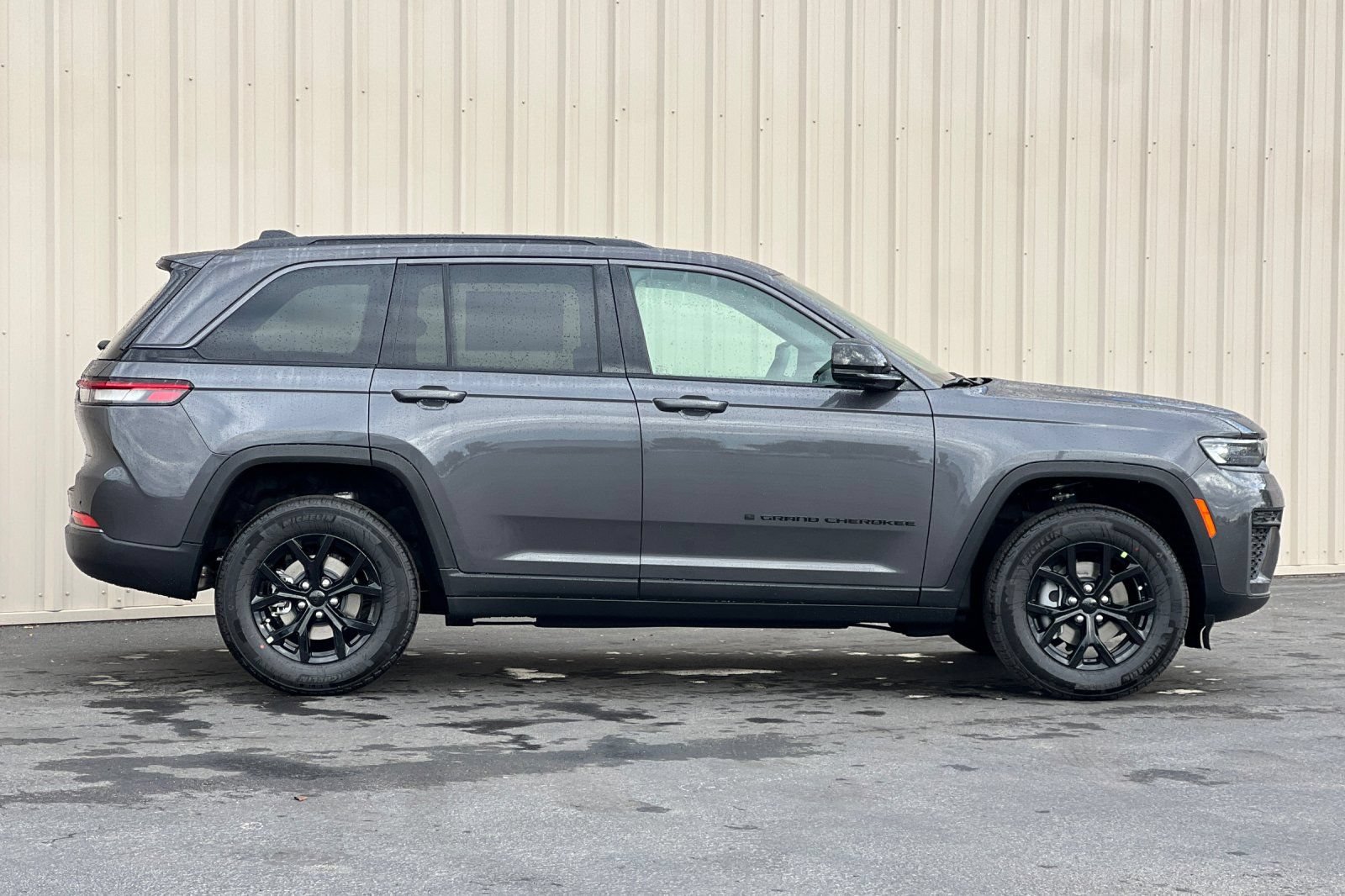 New 2026 Jeep Grand Cherokee Altitude AWD/4WD image 2