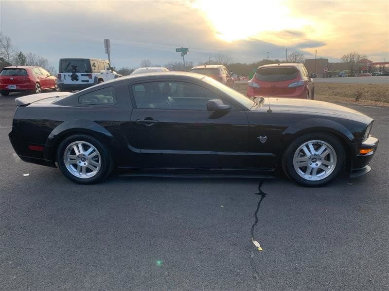 Used 2009 Ford Mustang GT RWD image 5