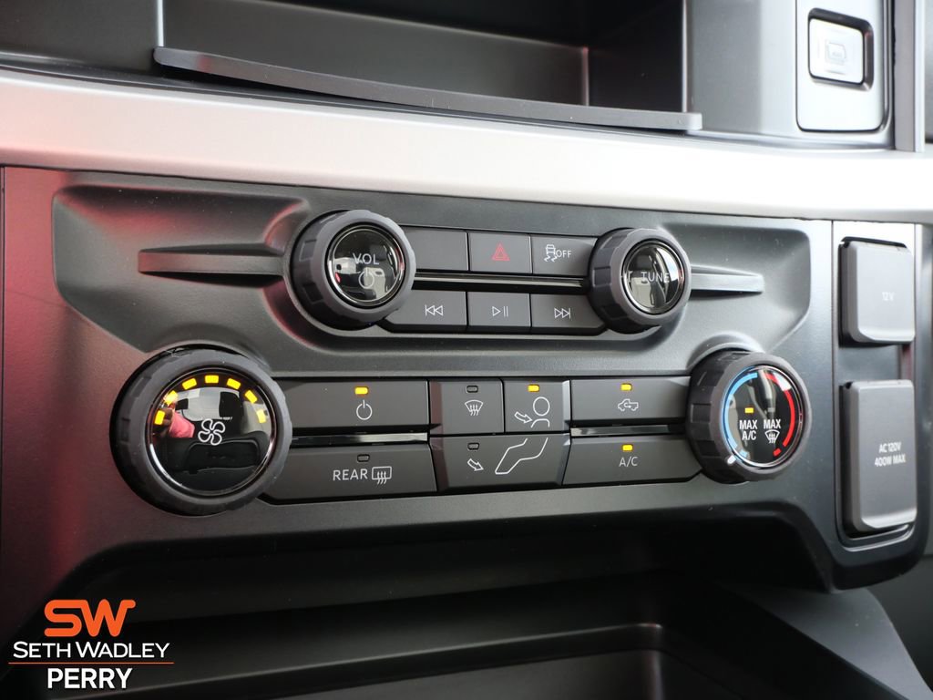 New 2026 Ford F250 XLT w/ FX4 Off-Road Package image 24