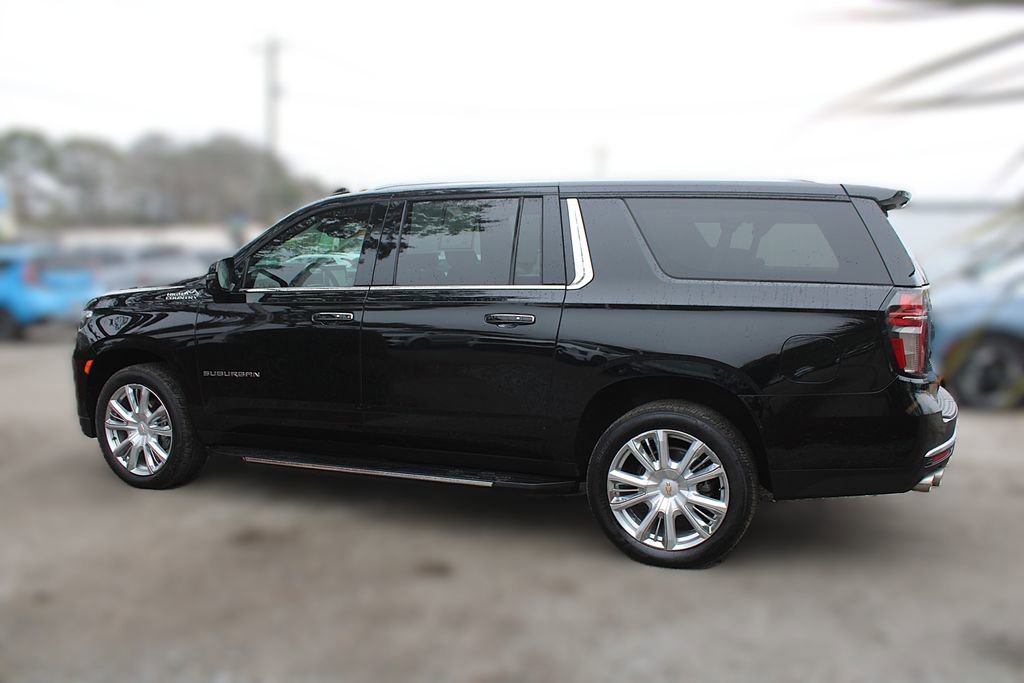Used 2023 Chevrolet Suburban High Country image 14