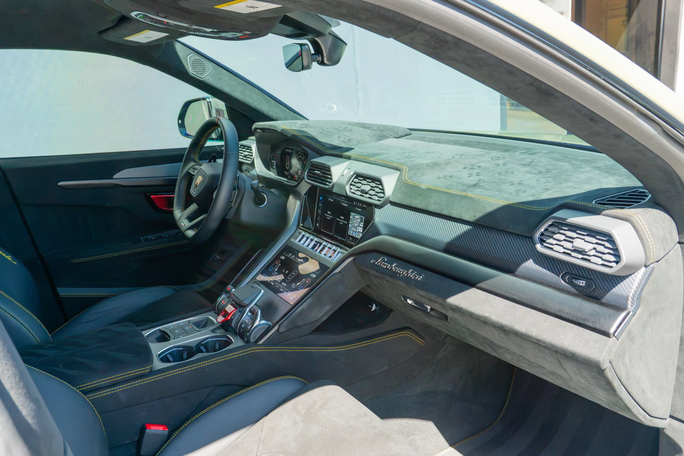 Used 2024 Lamborghini Urus Performante AWD/4WD image 55